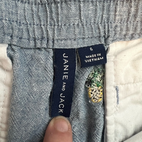 Janie and Jack Chambray Pineapple Linen Blend Shorts - Size 5 - Picture 4 of 9